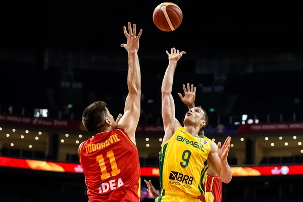 Brasil derrota Montenegro e avança no Mundial de Basquete invicto