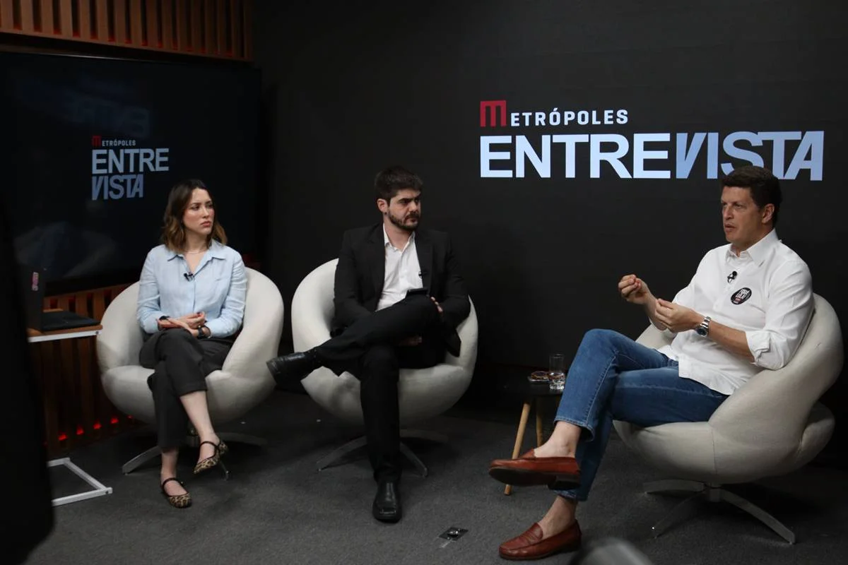 Candidato ao Senado, Ricardo Salles (Novo), em entrevista aos repórteres Rebeca Ligabue e Ramiro Brites Candidato ao Senado, Ricardo Salles (Novo), em entrevista aos repórteres Rebeca Ligabue e Ramiro Brites