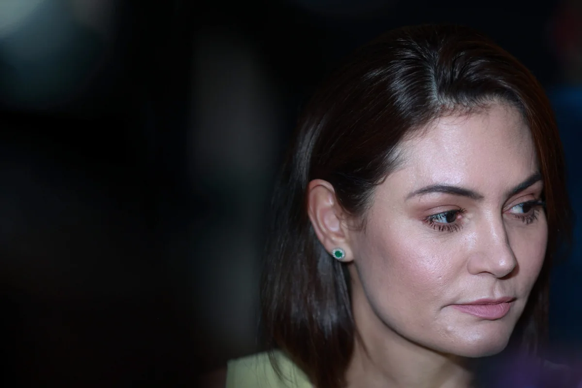 Michelle Bolsonaro fala com a imprensa sobre possível candidatura Michelle Bolsonaro fala com a imprensa sobre possível candidatura