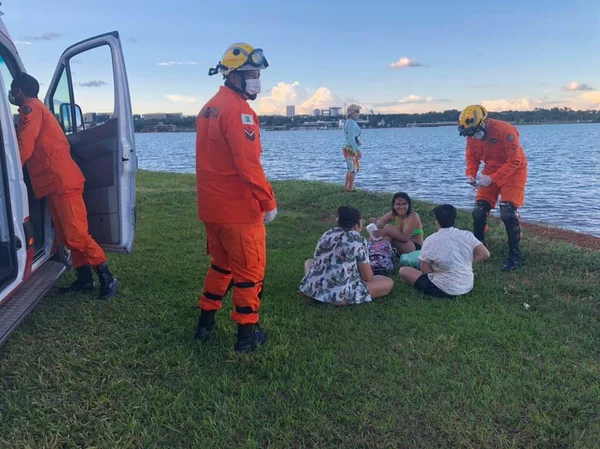 Vídeo: PM de folga salva três vítimas de afogamento no Lago Paranoá