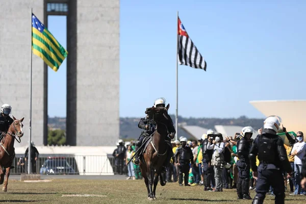 Princípio de confusão acontece na dispersão de protestos na Esplanada