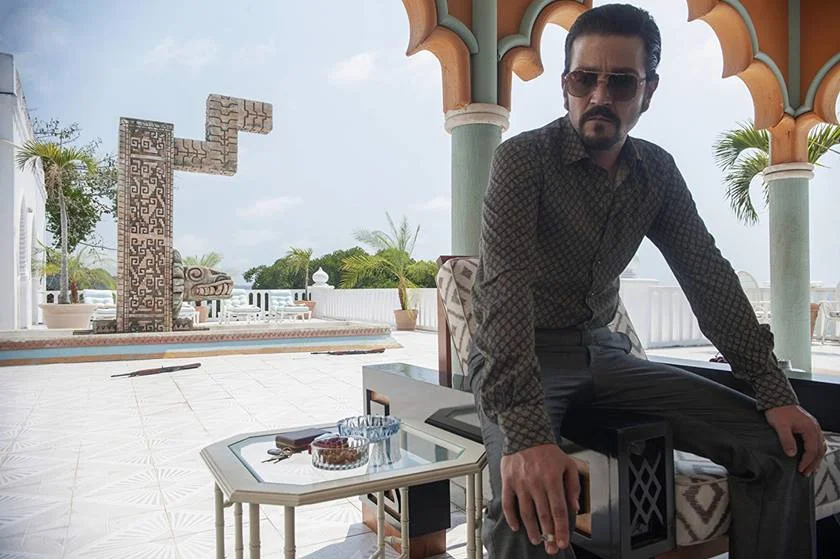<b>Narcos: México: primeira temporada. Em 16 de novembro.</b> Desdobramento da série Narcos, a produção volta aos anos 1980 para mostrar a articulação do crime organizado no México. Diego Luna e Michael Peña lideram o elenco <b>Narcos: México: primeira temporada. Em 16 de novembro.</b> Desdobramento da série Narcos, a produção volta aos anos 1980 para mostrar a articulação do crime organizado no México. Diego Luna e Michael Peña lideram o elenco
