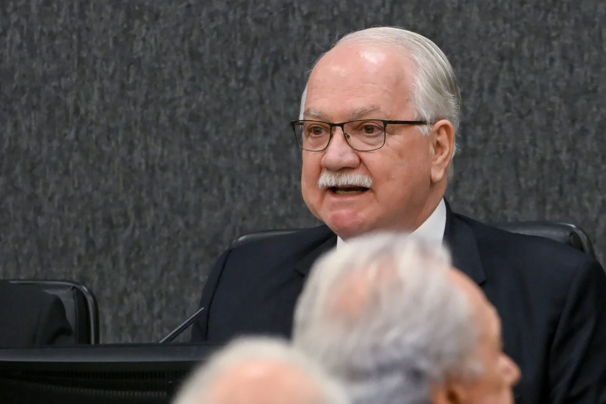 Fachin dá prazo à PGR sobre arquivamento do caso de Bolsonaro na pandemia