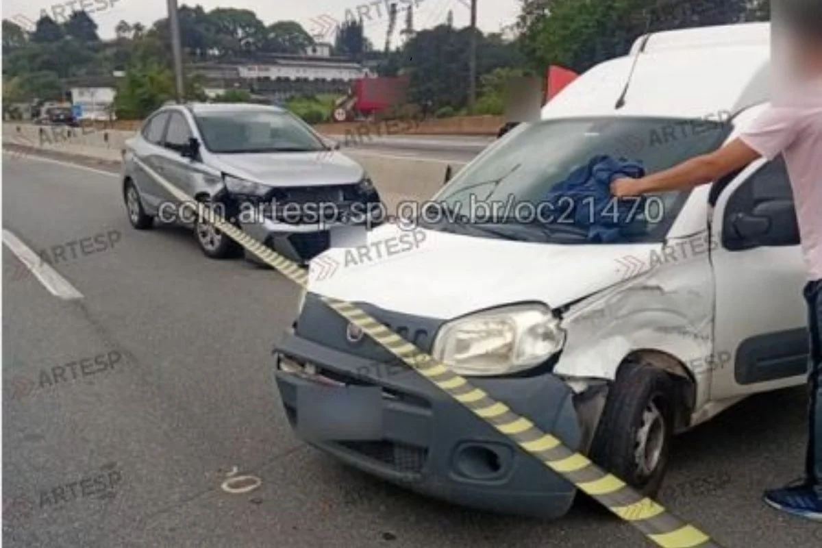 Motorista em fuga bate contra 6 veículos e morre durante perseguição em SP - imagem 6 Motorista em fuga bate contra 6 veículos e morre durante perseguição em SP - imagem 6