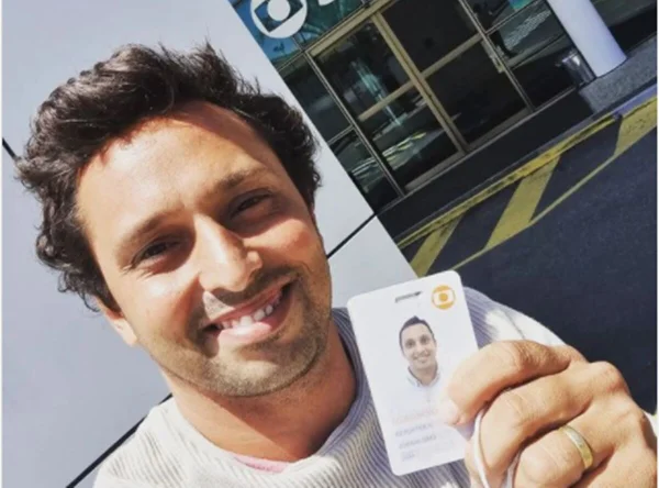 Pedro Neville, repórter da Globo, volta ao trabalho após licença