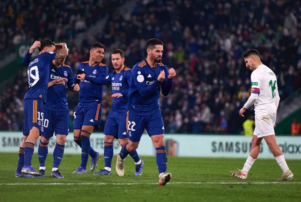 Real Madrid vira na prorrogação sobre o Elche e avança na Copa do Rei