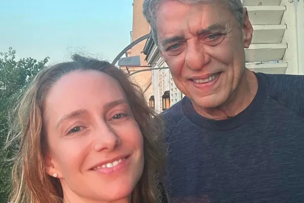 Esposa de Chico Buarque se declara ao músico em aniversário