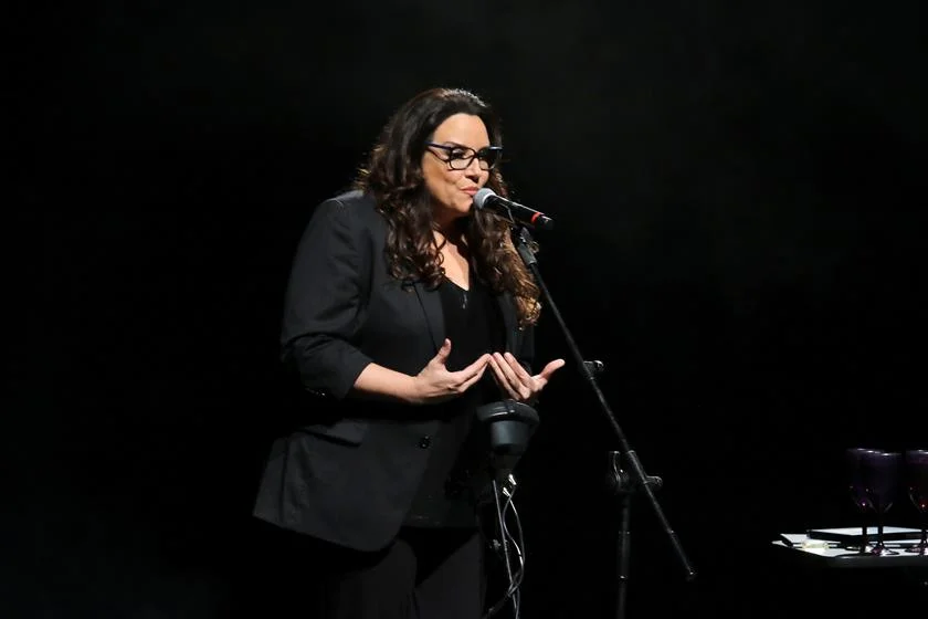 Ana Carolina esperou que a produção dela mandasse outro carro para seguir viagem Ana Carolina esperou que a produção dela mandasse outro carro para seguir viagem