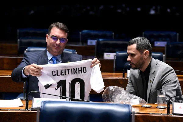 Cleitinho e Flávio Bolsonaro no Senado