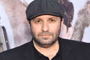Brad Everett Young comparece à pré-estreia de "Primitive War" em Los Angeles, no Hollywood American Legion, em 18 de agosto de 2025