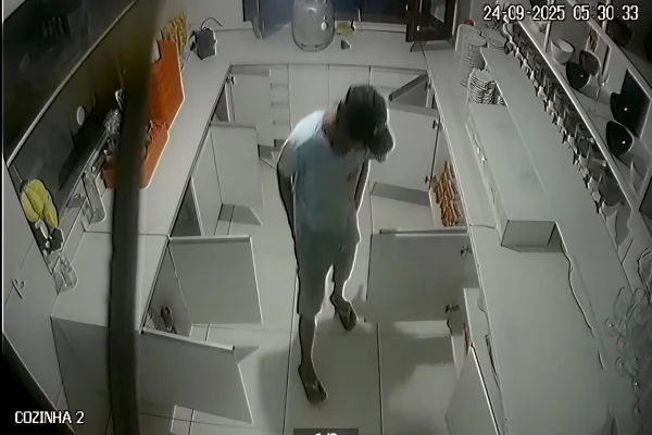 Vídeo: bandidos invadem loja de açaí no DF e fazem limpa na madrugada