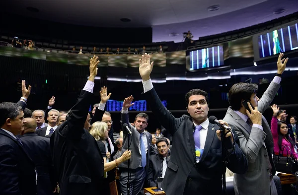 Após deixarem plenário, deputados inicam sessão informal no Conselho de Ética