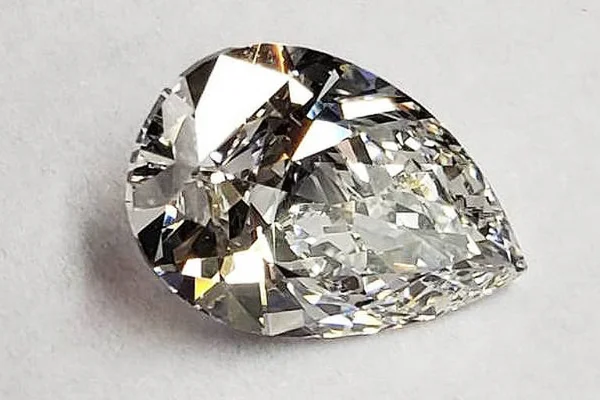 Leilão de diamantes e ouro de Sérgio Cabral arrecada R$ 4,6 milhões