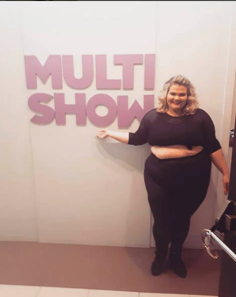 Thais Carla tem 25 anos e pesa 140 kg. Ela trabalhou durante 4 anos no programa "Legendários" da Record Thais Carla tem 25 anos e pesa 140 kg. Ela trabalhou durante 4 anos no programa "Legendários" da Record
