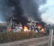 Acidente entre um ônibus e um caminhão-tanque carregado de óleo diesel em Rondônia