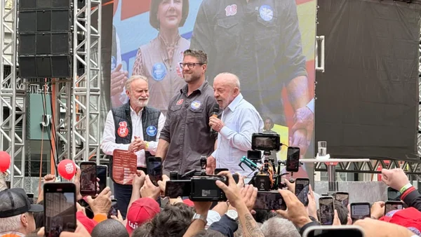 imagem colorida de requião filho e lula