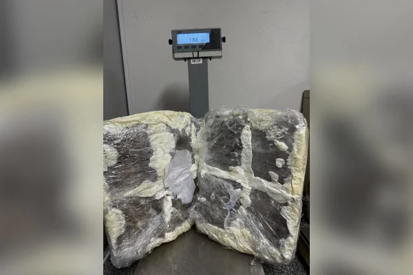 Mulher é presa pela PF em aeroporto com “supermaconha” escondida em malas