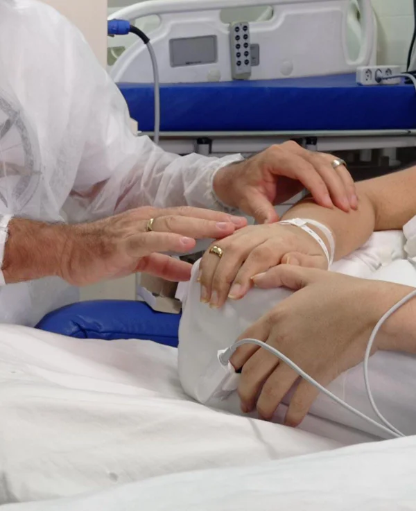 Após um ano, Bahia autoriza visitas a pacientes em hospitais