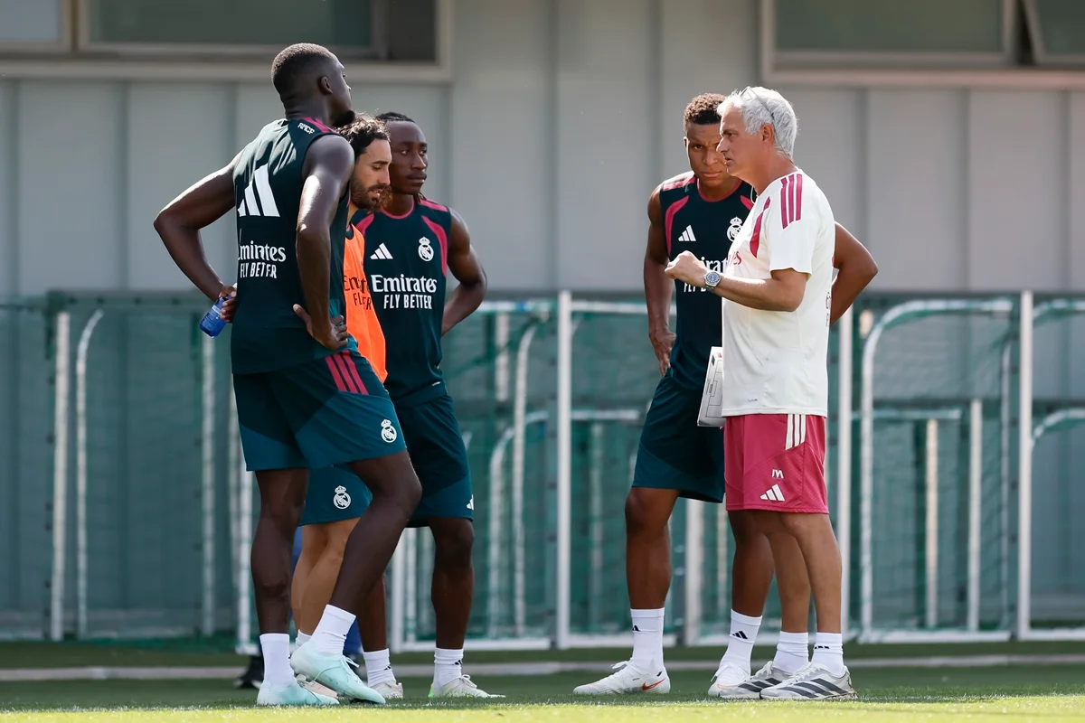 Mbappé ao lado de reforços do Real Madrid Mbappé ao lado de reforços do Real Madrid