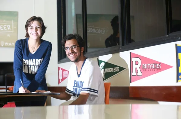Escolas tradicionais do DF oferecem ensino médio americano