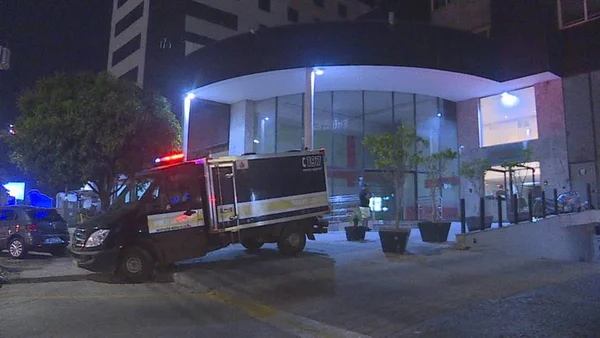 Jovem é encontrada morta com fio de telefone no pescoço