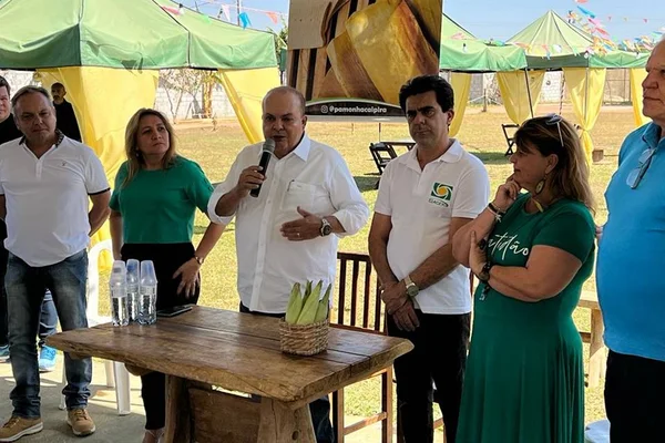 Ibaneis Rocha conversa com empresários e comerciantes do Gama