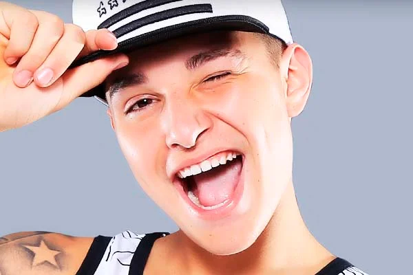 Usuários do Twitter zoam funkeiro Mc Gui com a hashtag #SomosTodosMcGuiReiDoPop