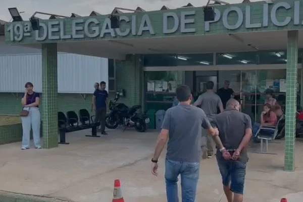PCDF prende dois traficantes com R$ 20 mil em drogas em Ceilândia