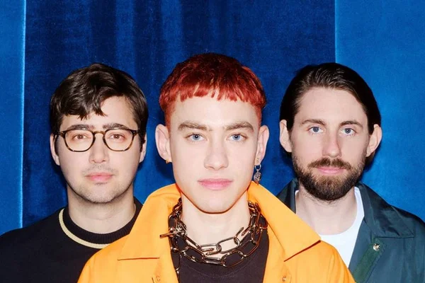 Years & Years fala sobre sexo e amor entre homens em Palo Santo