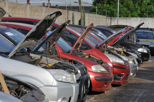 Quanto irá receber motorista que teve carro esquecido em pátio da PCDF