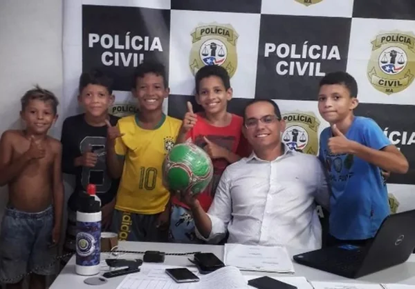 Crianças vão a delegacia reclamar após vizinha tomar bola