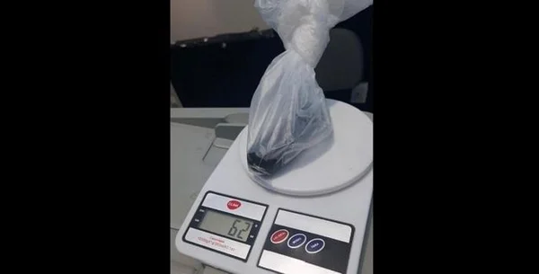 Mulher é presa tentando entrar em presídio com drogas no ânus