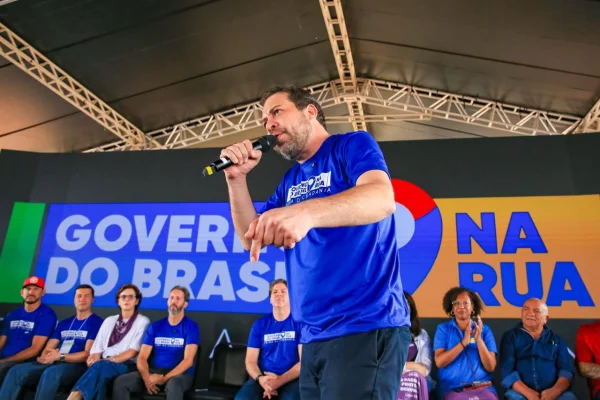 Guilherme Boulos defende fim da escala 6×1: “Demanda do povo”