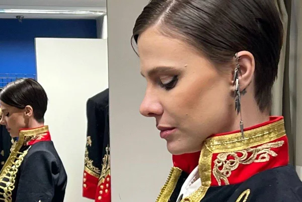 Ex-paquita diz que esperou 20 anos para assumir bissexualidade