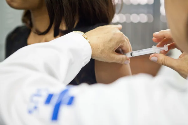 No DF, 254 mil adolescentes devem ser vacinados contra o HPV