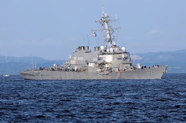 Navio com 251 pessoas a bordo naufraga nas Filipinas