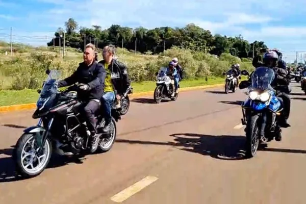 Bolsonaro participa de motociata em Santa Rosa (RS). Veja vídeo