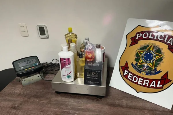 homem preso cocaína cosméticos aeroporto
