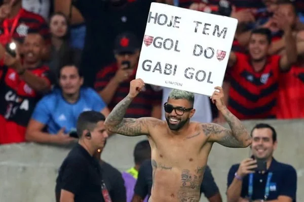 Flamengo é denunciado na Libertadores por cartaz “Gol do Gabigol”