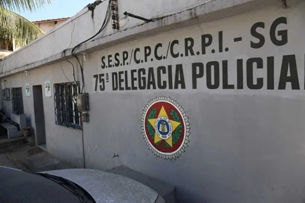 Loja é atacada com tiros no Rio e criminosos deixam granada no local