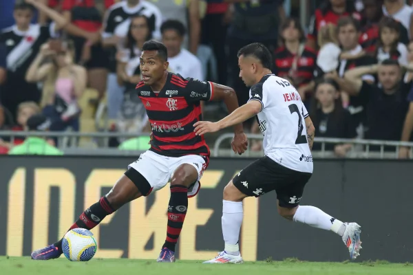 Foto colorida de Flamengo e Vasco - Metrópoles