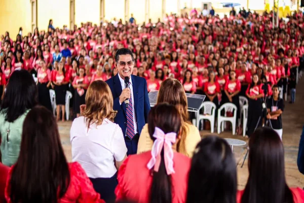Imagem colorida de pastor que fez declarações racistas - Metrópoles