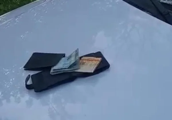 Carteira perdida é devolvida para o dono
