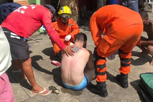 Dois policiais militares salvam homem de afogamento em piscina no DF