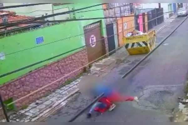 Vídeo: homem espanca mulher no meio da rua em Sorocaba (SP)