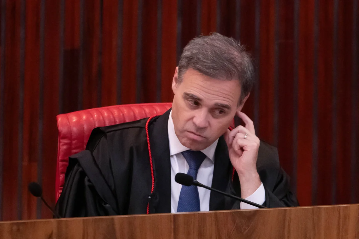 Tabet ironiza repercussão de post sobre Flávio: “Perdão, família miliciana” - imagem 4 Tabet ironiza repercussão de post sobre Flávio: “Perdão, família miliciana” - imagem 4
