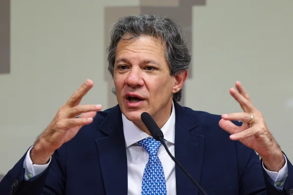 Ministro da Fazenda, Fernando Haddad, é ouvido pela comissão mista que analisa a Medida Provisória (MP) 1303 25, que tributa aplicações financeiras e ativos virtuais Metropoles