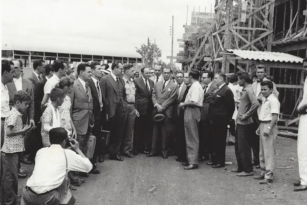 Bloco D da 106 Sul completa 60 anos e comemora com exposição de fotos
