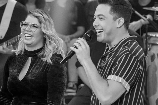 Marília Mendonça e Wesley Safadão cantam juntos - Metrópoles