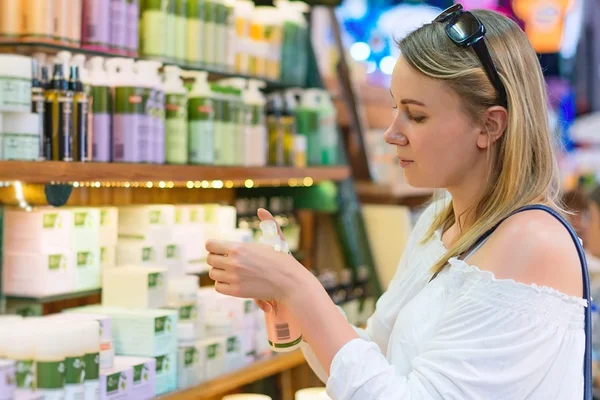 Os segredos de beleza à venda em drogarias por até R$ 100
